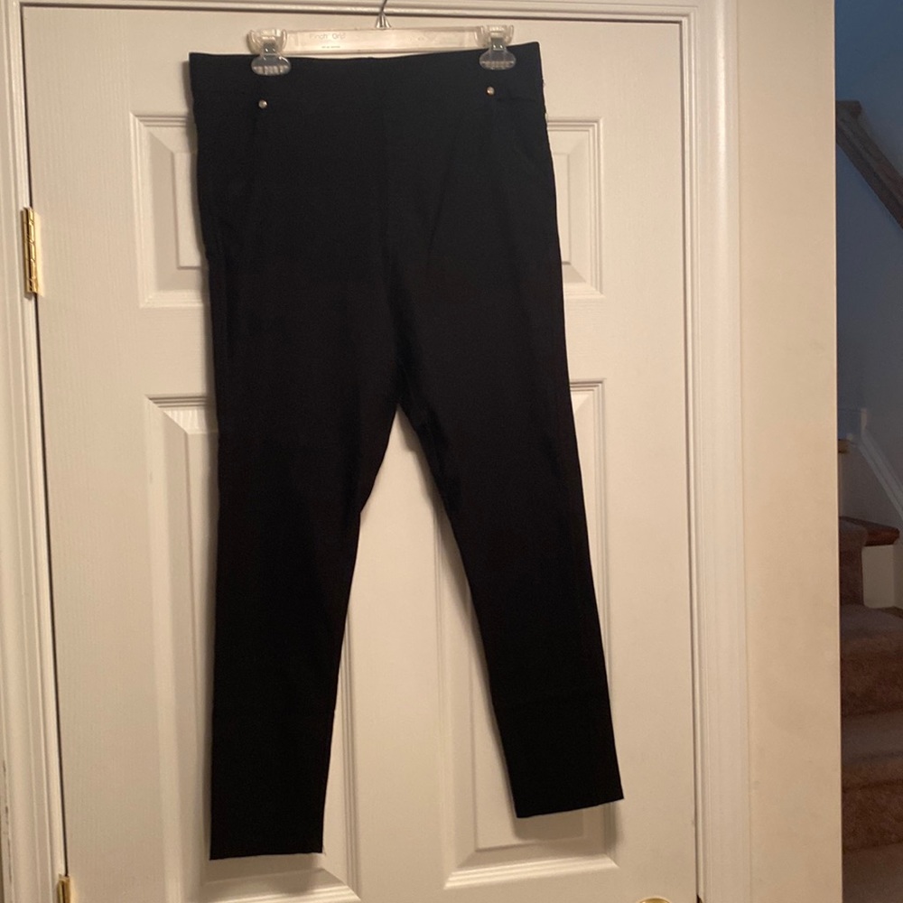 Sofia Black Ankle Pull-On Pants…size 1X